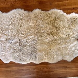 Genuine New Zealand Lambskin Rug - Approx 44" x 73" - Cream Color